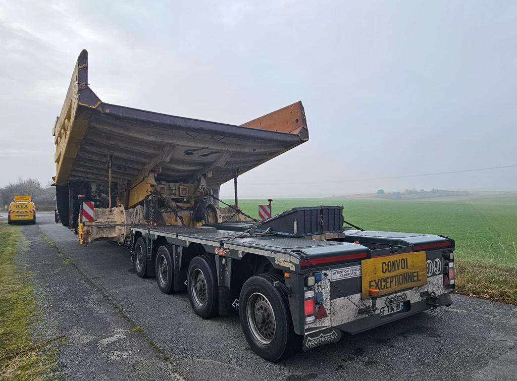 Transport exceptionnel Caterpillar 777F
