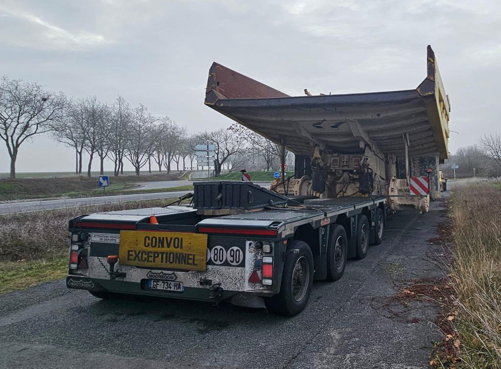 Transport exceptionnel Caterpillar 777F